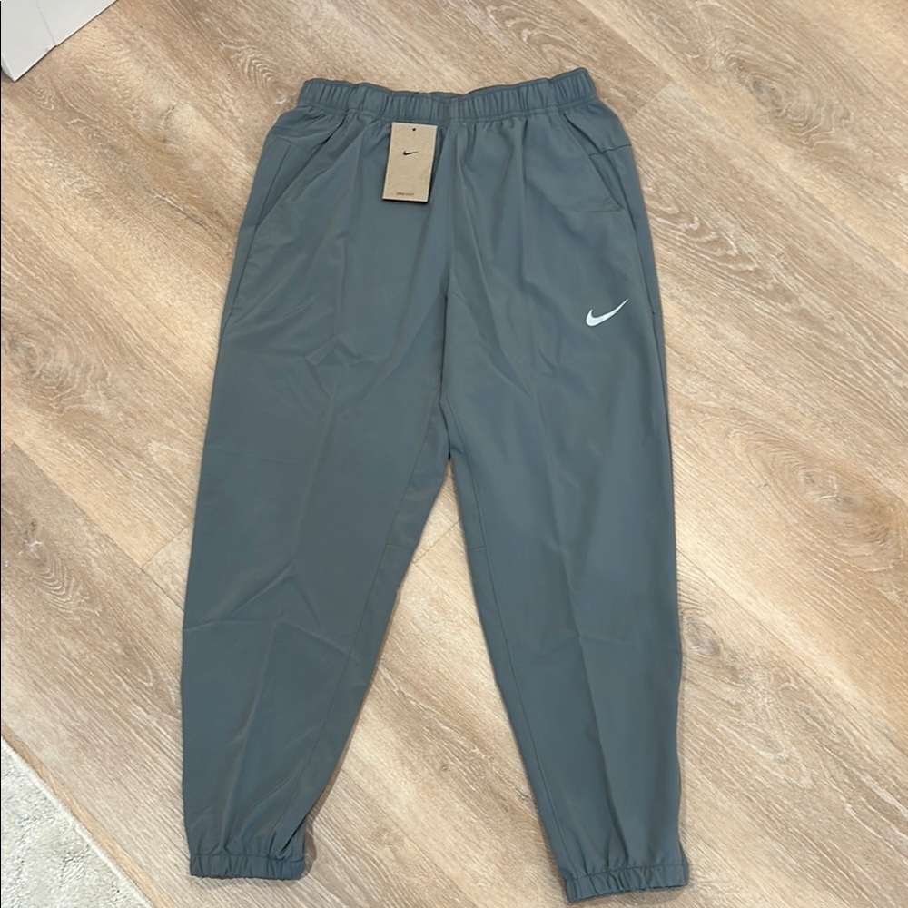 Nike Gray Sweatpants with Elastic Cuffs and Relaxed Fit